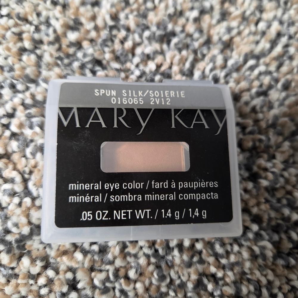 Mary Kay Mineral Eye Color Spun Silk 016065 Neutral Shimmer Eyeshadow .05oz 2V12
